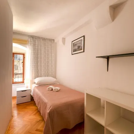 Toni Old Center Апартаменти *