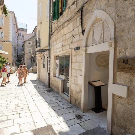 Toni Old Center Апартаменти *